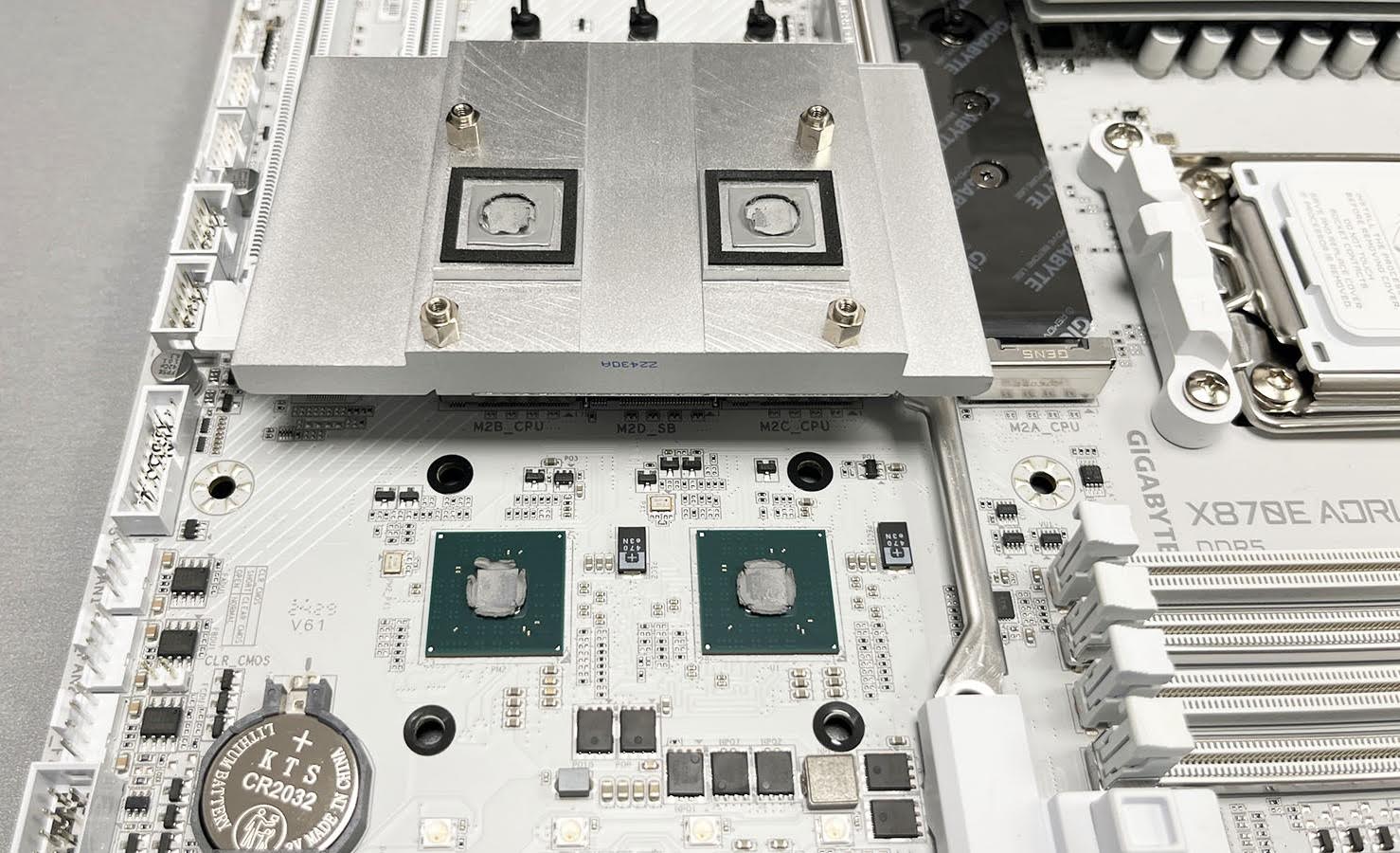 GIGABYTE製マザーボード】ボタン電池が隠れている / どこかわからない – NewX